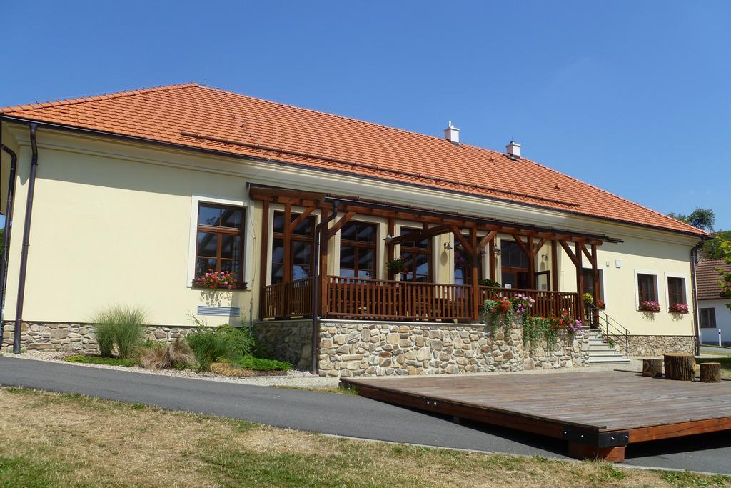 Penzion U Rudolfu Vlasenice Buitenkant foto